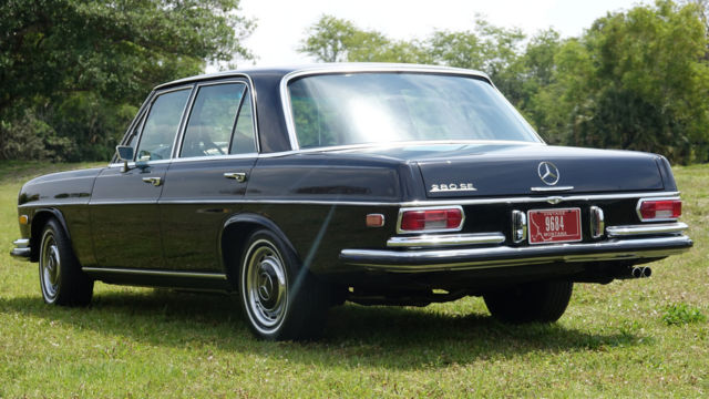 1970 Mercedes-Benz 200-Series Sedan - photo 3