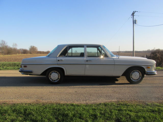 1970 Mercedes-Benz 200-Series - photo 10