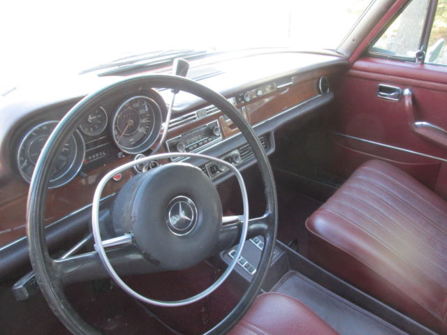 1970 Mercedes-Benz 200-Series - photo 11
