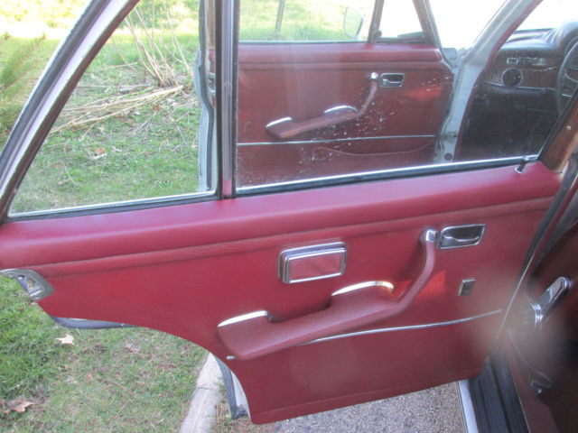 1970 Mercedes-Benz 200-Series - photo 12