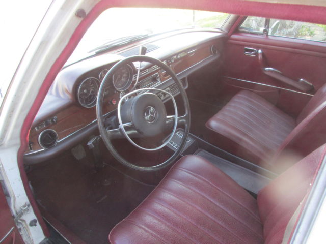 1970 Mercedes-Benz 200-Series - photo 5