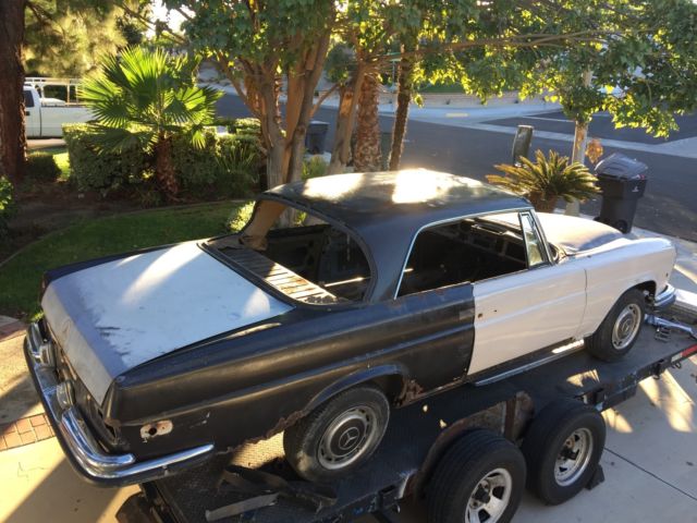 1970 Mercedes-Benz 200-Series - photo 2