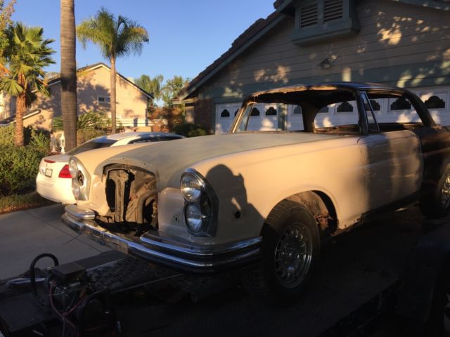 1970 Mercedes-Benz 200-Series - photo 3