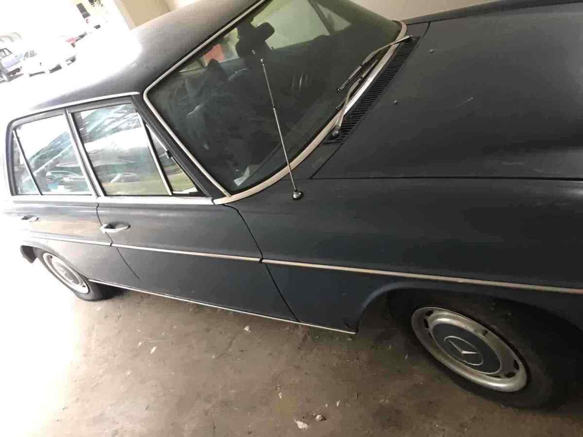 1970 Mercedes-Benz 220 Sedan Blue RWD Automatic 1970 Mercedes-Benz 220