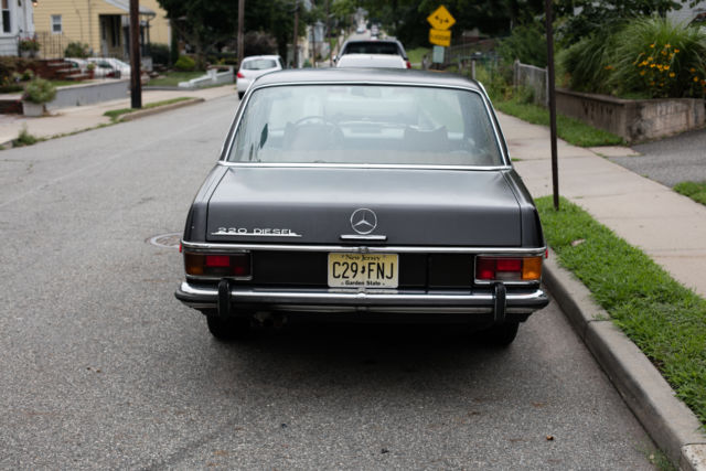 1970 Mercedes-Benz 200-Series - photo 10