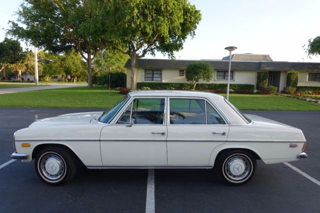 1970 MERCEDES- BENZ 220D DIESEL 1970 Mercedes-Benz 200-Series