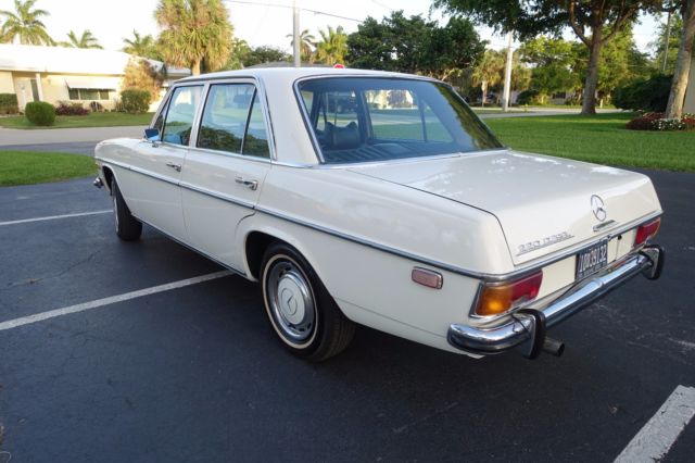 1970 Mercedes-Benz 200-Series - photo 4