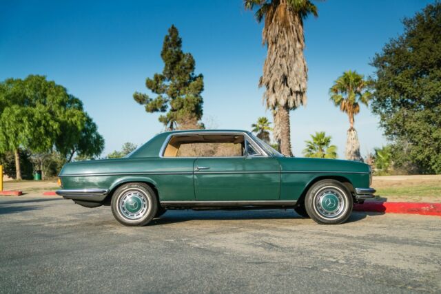 1970 Mercedes-Benz 200-Series