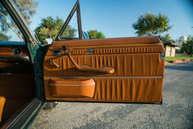 1970 Mercedes-Benz 200-Series - photo 12