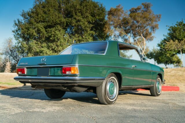 1970 Mercedes-Benz 200-Series - photo 2