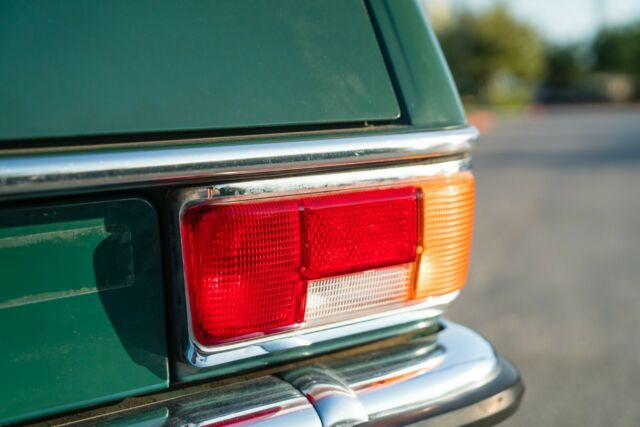 1970 Mercedes-Benz 200-Series - photo 5