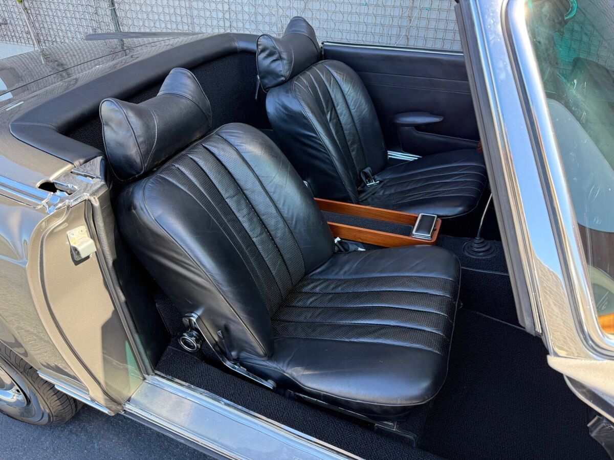 1970 Mercedes-Benz 200-Series - photo 11