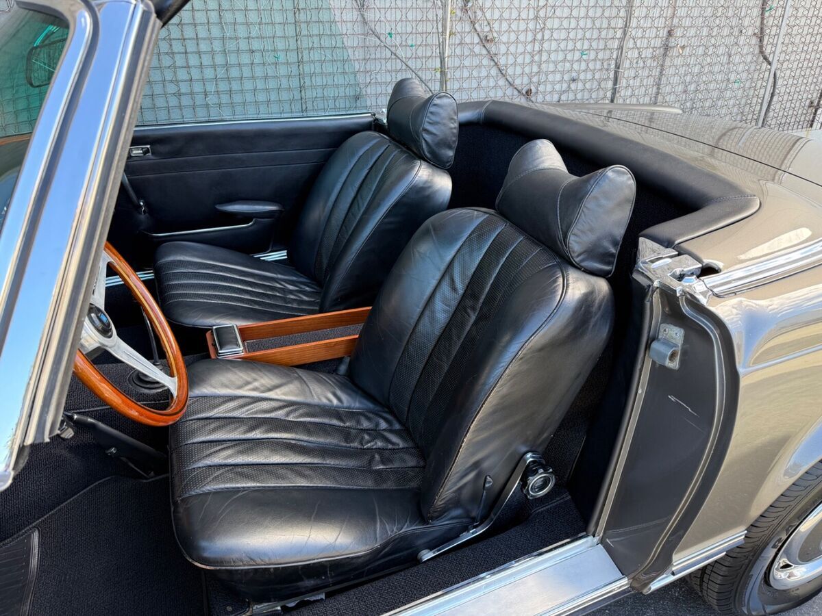 1970 Mercedes-Benz 200-Series - photo 12