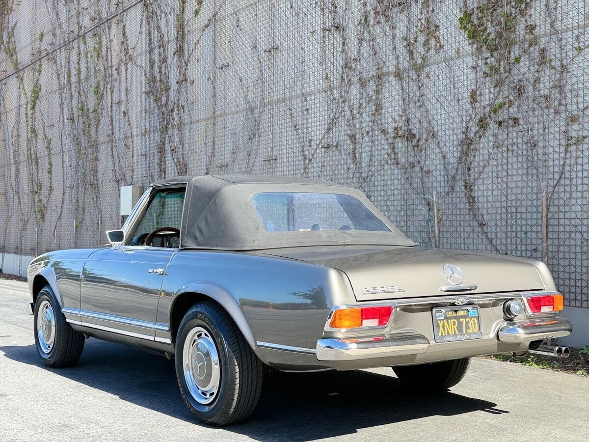 1970 Mercedes-Benz 200-Series - photo 8