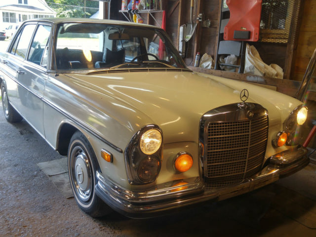 1970 Mercedes-Benz 280S Base 2.8L 1970 Mercedes-Benz 200-Series