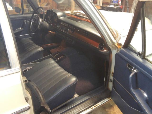 1970 Mercedes-Benz 200-Series - photo 10