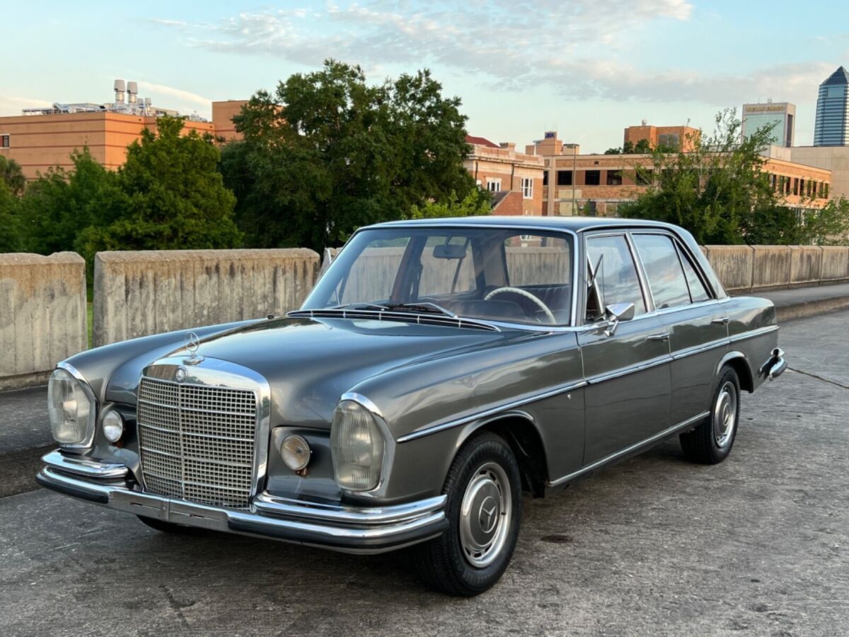 1970 Mercedes-Benz 200-Series Grey Metallic w. Red, Becker, EURO, 4-speed MANUAL - photo 2