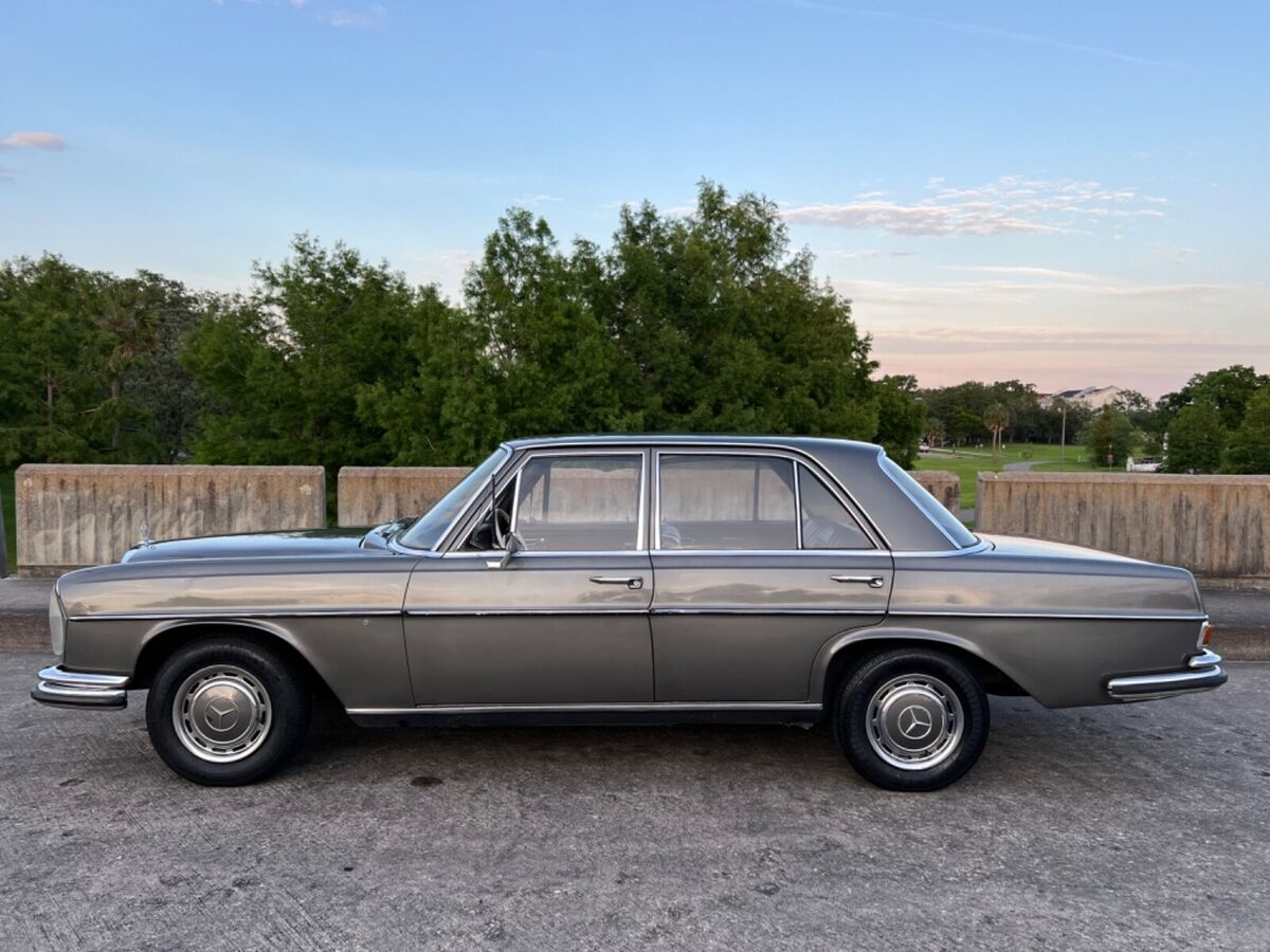 1970 Mercedes-Benz 200-Series Grey Metallic w. Red, Becker, EURO, 4-speed MANUAL - photo 3