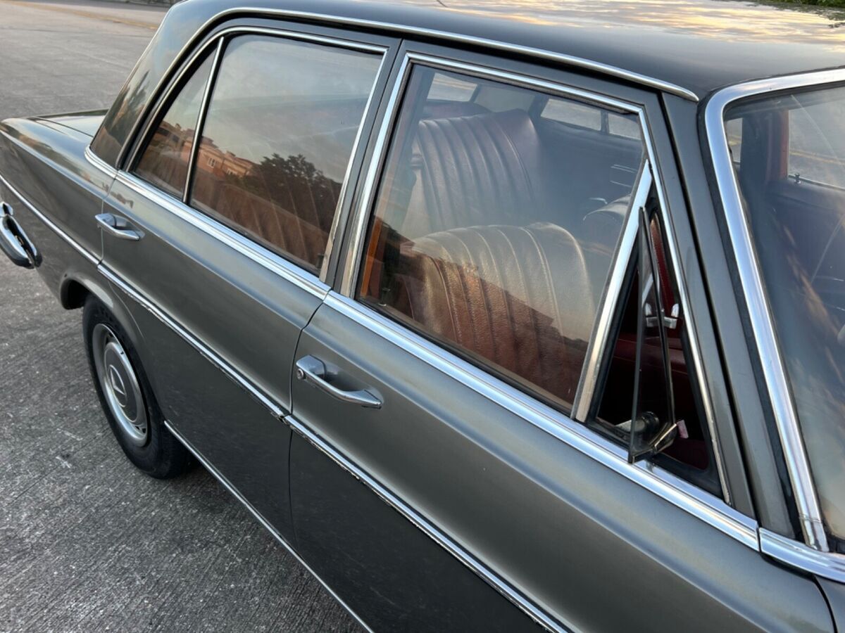 1970 Mercedes-Benz 200-Series Grey Metallic w. Red, Becker, EURO, 4-speed MANUAL - photo 9