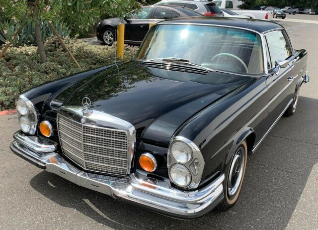 1970 Mercedes Benz 280SE 3.5 coupe Los Angeles Restomod 1970 Mercedes-Benz 200-Series 280SE Coupe
