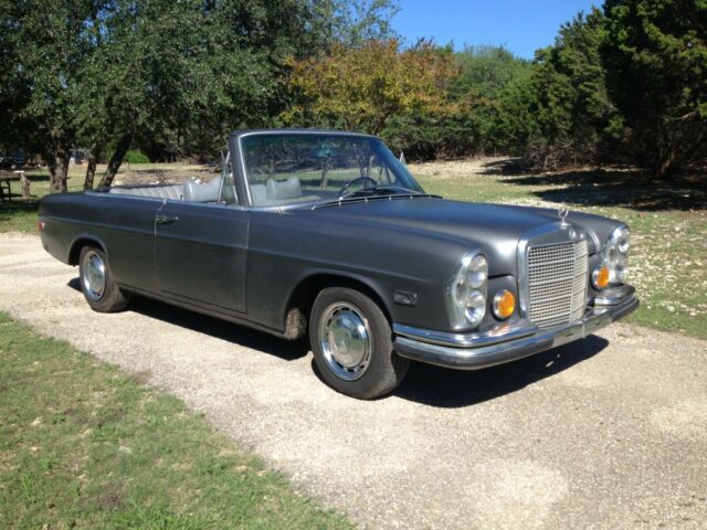 1970 Mercedes-Benz 200-Series - photo 2