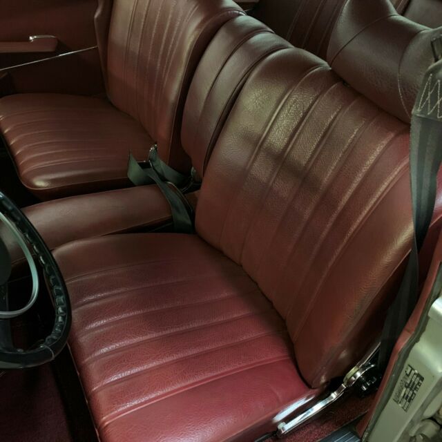 1970 Mercedes-Benz 200-Series sedan - photo 11