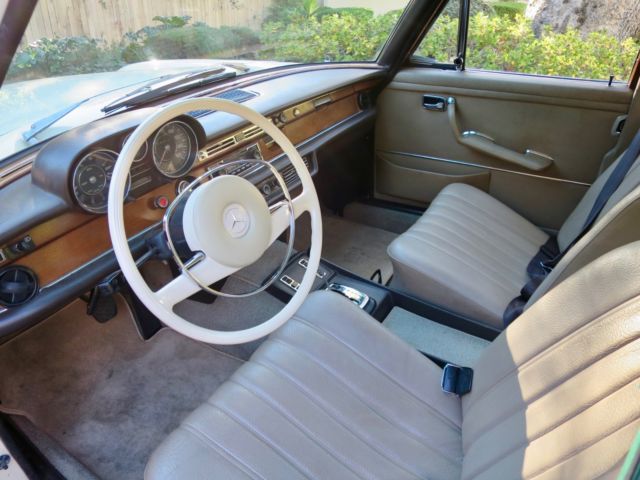 1970 Mercedes-Benz 200-Series - photo 12
