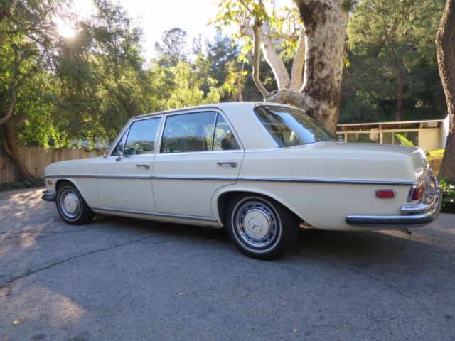1970 Mercedes-Benz 200-Series - photo 3