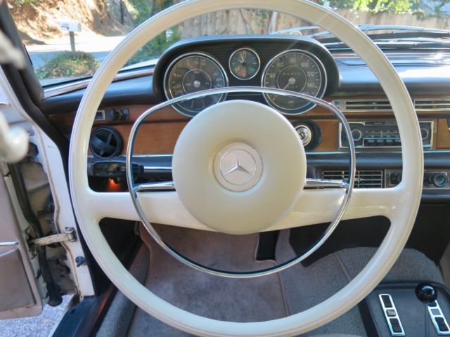 1970 Mercedes-Benz 200-Series - photo 13