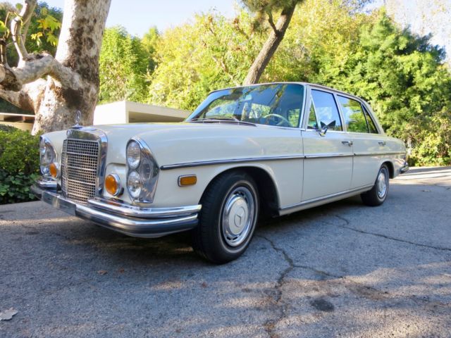 1970 Mercedes-Benz 200-Series - photo 2