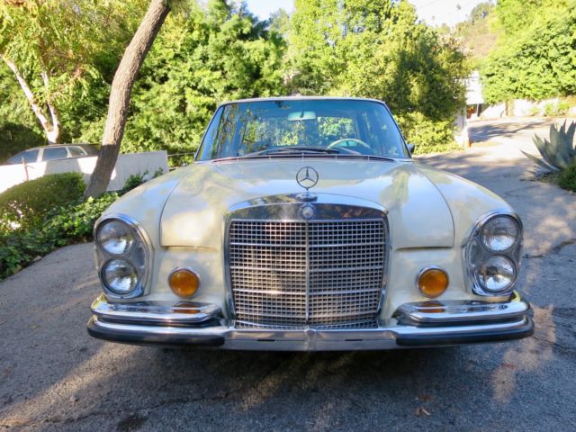 1970 Mercedes-Benz 200-Series - photo 8