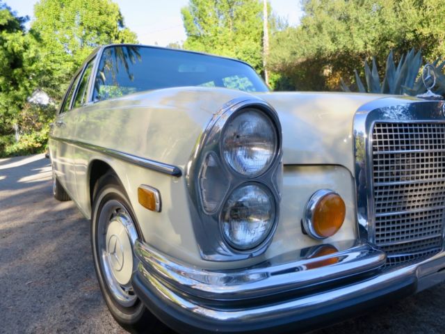 1970 Mercedes-Benz 200-Series - photo 9