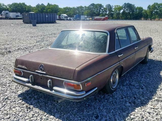 1970 Mercedes-Benz 200-Series CLEAN TITLE - photo 4