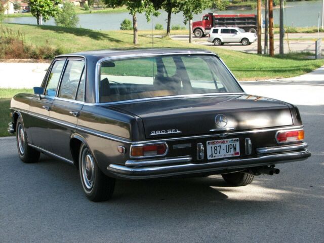 1970 Mercedes-Benz 200-Series 4 DOOR SEDAN/LONG WHEEL BASE - photo 11