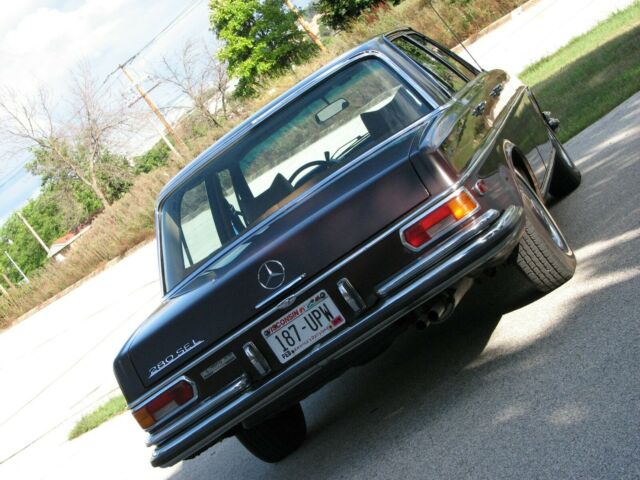 1970 Mercedes-Benz 200-Series 4 DOOR SEDAN/LONG WHEEL BASE - photo 8