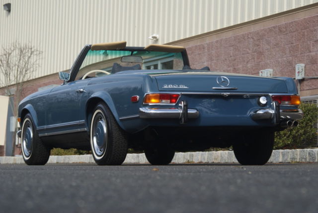1970 Mercedes-Benz 200-Series Base - photo 3