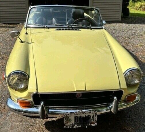 1970 MG MGB Convertible Yellow RWD Manual 1970 MG MGB