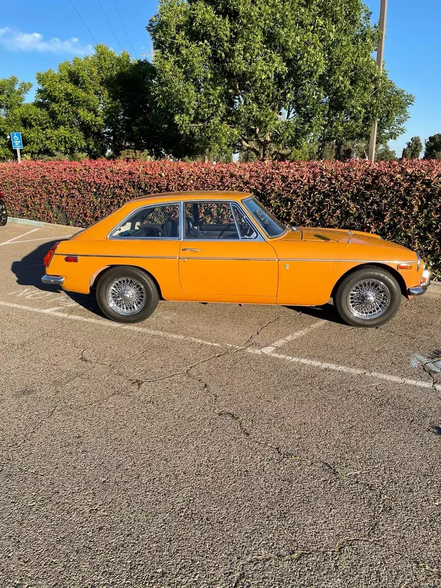 1970 MG MGB Orange black vynal 1970 MG MGB black vynal