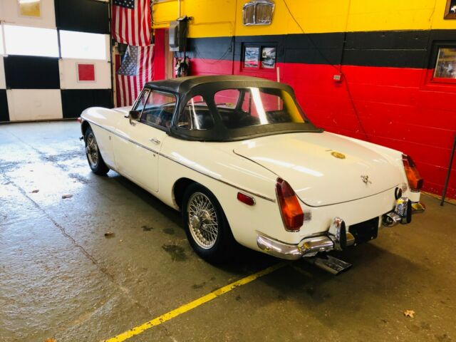 1970 MG MGB ROADSTER - photo 4