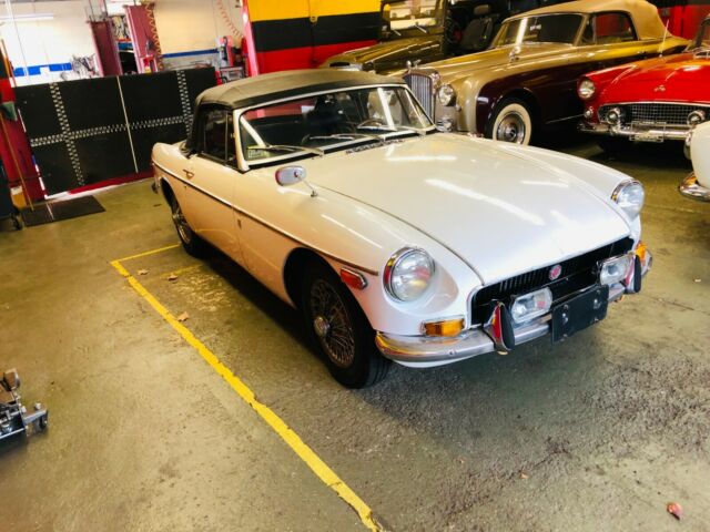 1970 MGB * CHROME BUMPERS* WIRE WHEELS * NO RESERVE * 1970 MG MGB ROADSTER