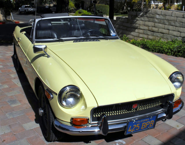 1970 MGB convertible, Primrose Yellow, Black Top, Restored, Desirable Version 1970 MG MGB