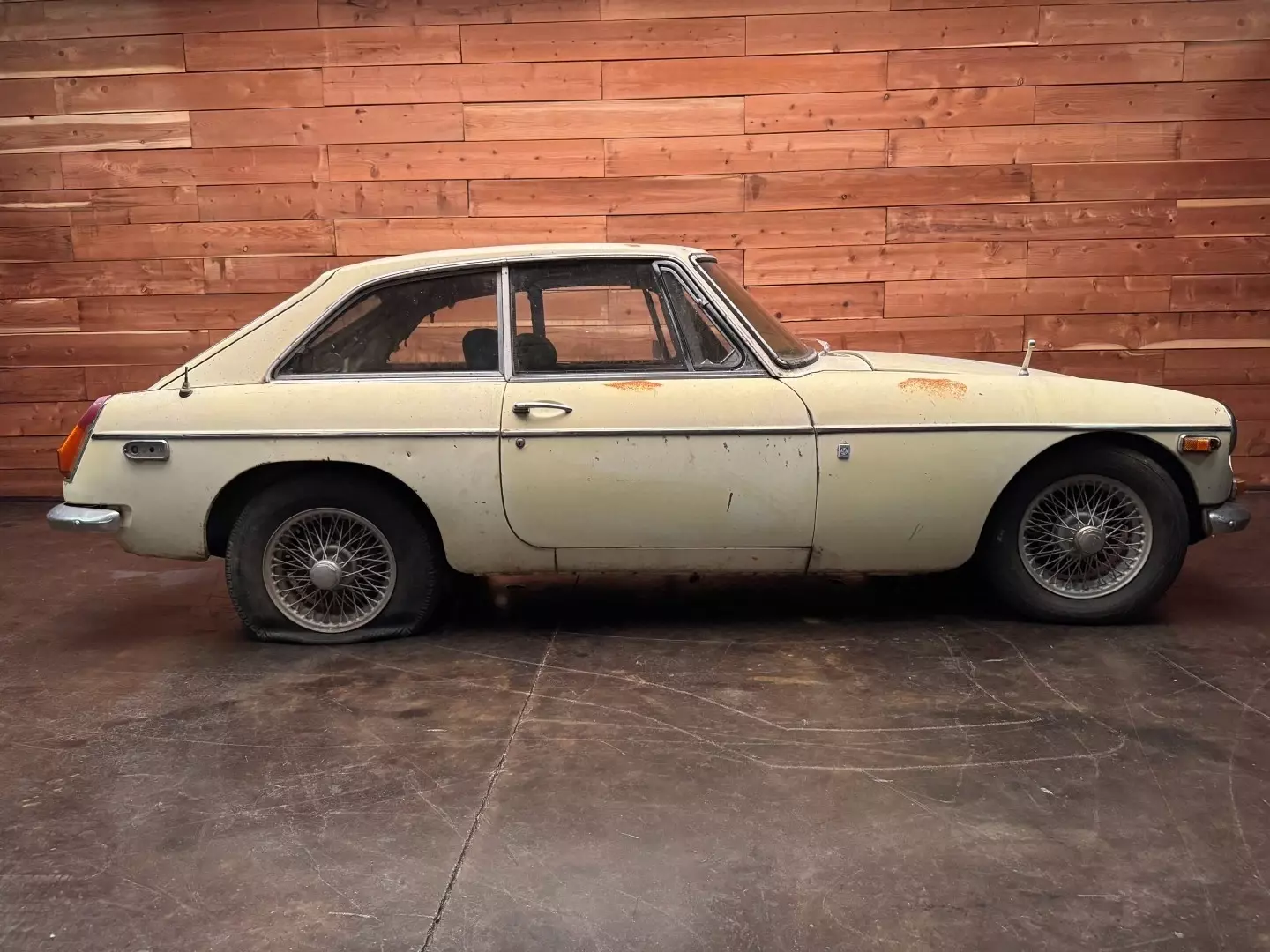 1970 MGB GT – OVERDRIVE – VERY SOLID, RUST FREE. ENGINE CRANKS OVER ON BATTERY 1970 MG MGB