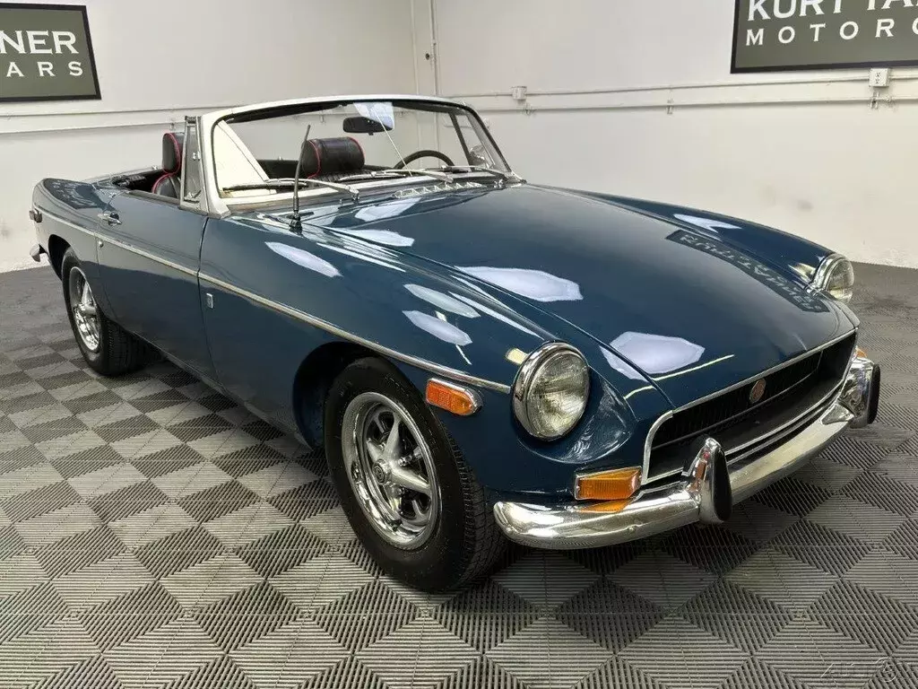 1970 MGB. MINERAL BLUE. VERY GOOD DRIVER’S CONDITION CAR SHOWING 87,014 MILES 1970 MG MGB 1970 MGB. MINERAL BLUE WITH BLACK TRIM ,TOP, TONNEAU COVER