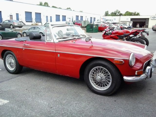 1970 MG MGB Roadster - photo 2