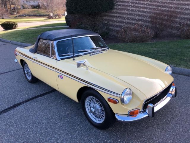 1970 MGB ROADSTER SPLIT REAR BUMPER HERITAGE TRUST CERTIFIED 1970 MG MGB --