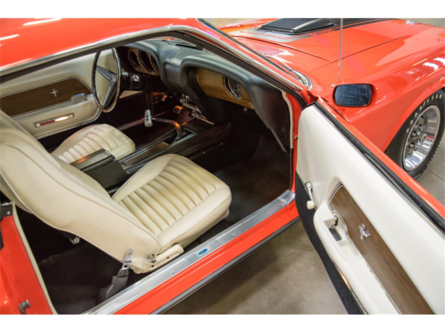 1970 Ford Mustang White deluxe interior - photo 10