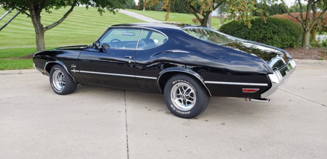 1970 Oldsmobile Cutlass S Holiday Coupe - photo 2