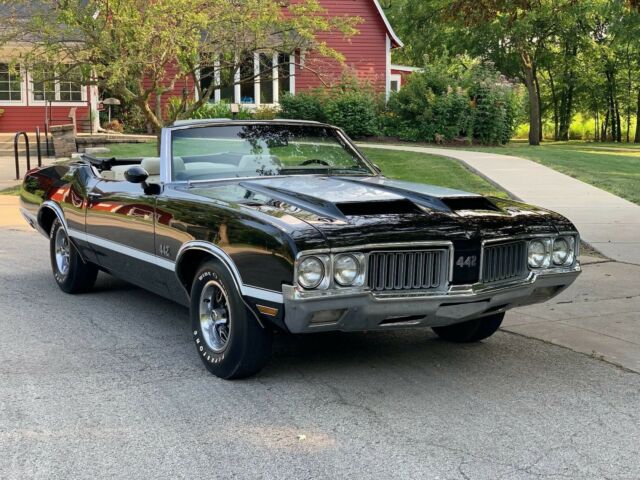 1970 Oldsmobile 442 442 Ebony Over Pea - photo 2