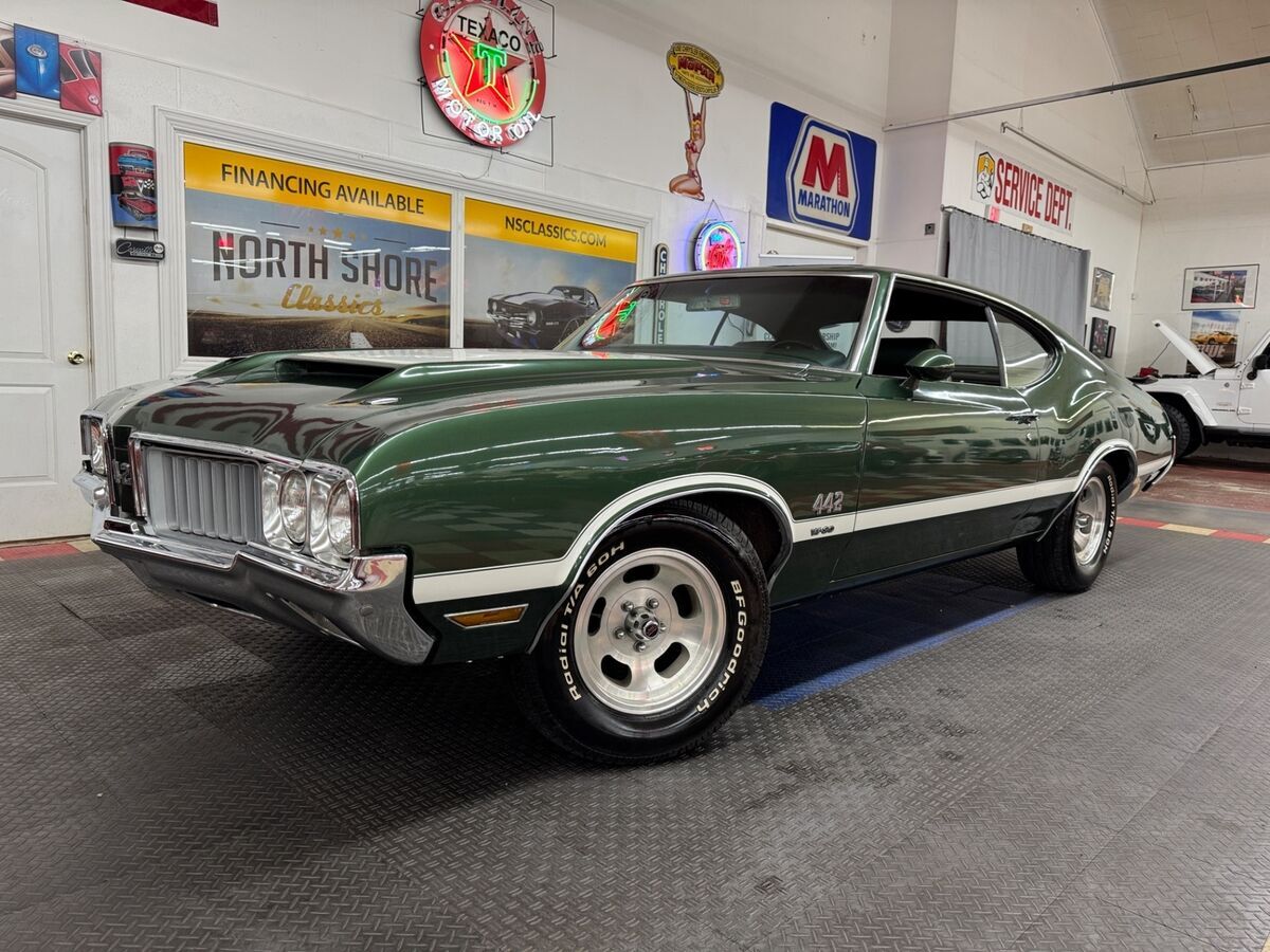 1970 Oldsmobile 442 - W-30 - ORIGINAL CONDITION - SAME OWNER FOR 45 YE - photo 2