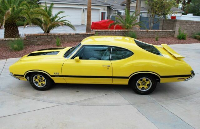 1970 Oldsmobile 442 Full Restoration, Air, Auto, Rare Colors, Stunning - photo 4